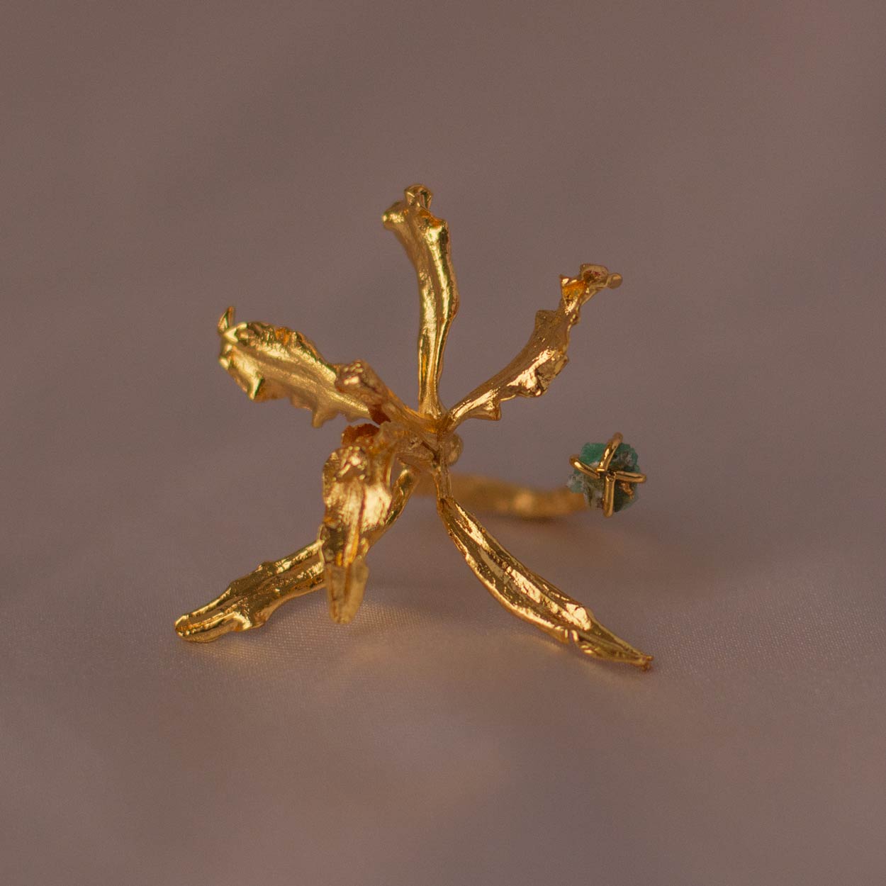 Cyrtochilum Revolutum Orchid Ring with Emerald in 24k gold, showcasing natural elegance.