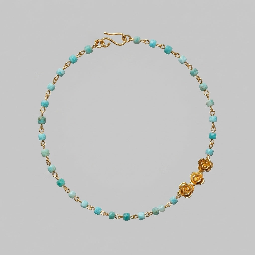 Collar de cuarzos amazonita con tres suculentas reales inmortalizadas en oro 24k, joyería botánica artesanal colombiana