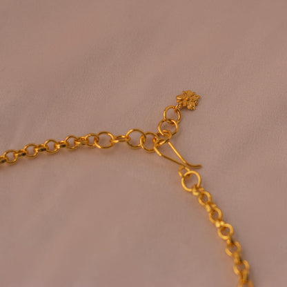 Collar Large Hortensias en bronce bañado en oro de 24k, destacando la forma natural y única de las flores de hortensia inmortalizadas.