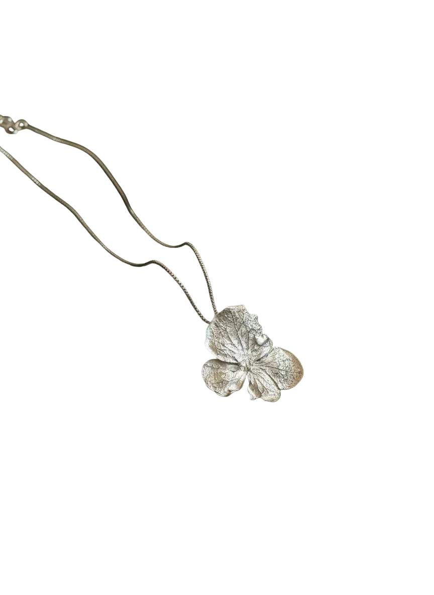 Gargantilla Flor Hortensia Plata recicladalógica