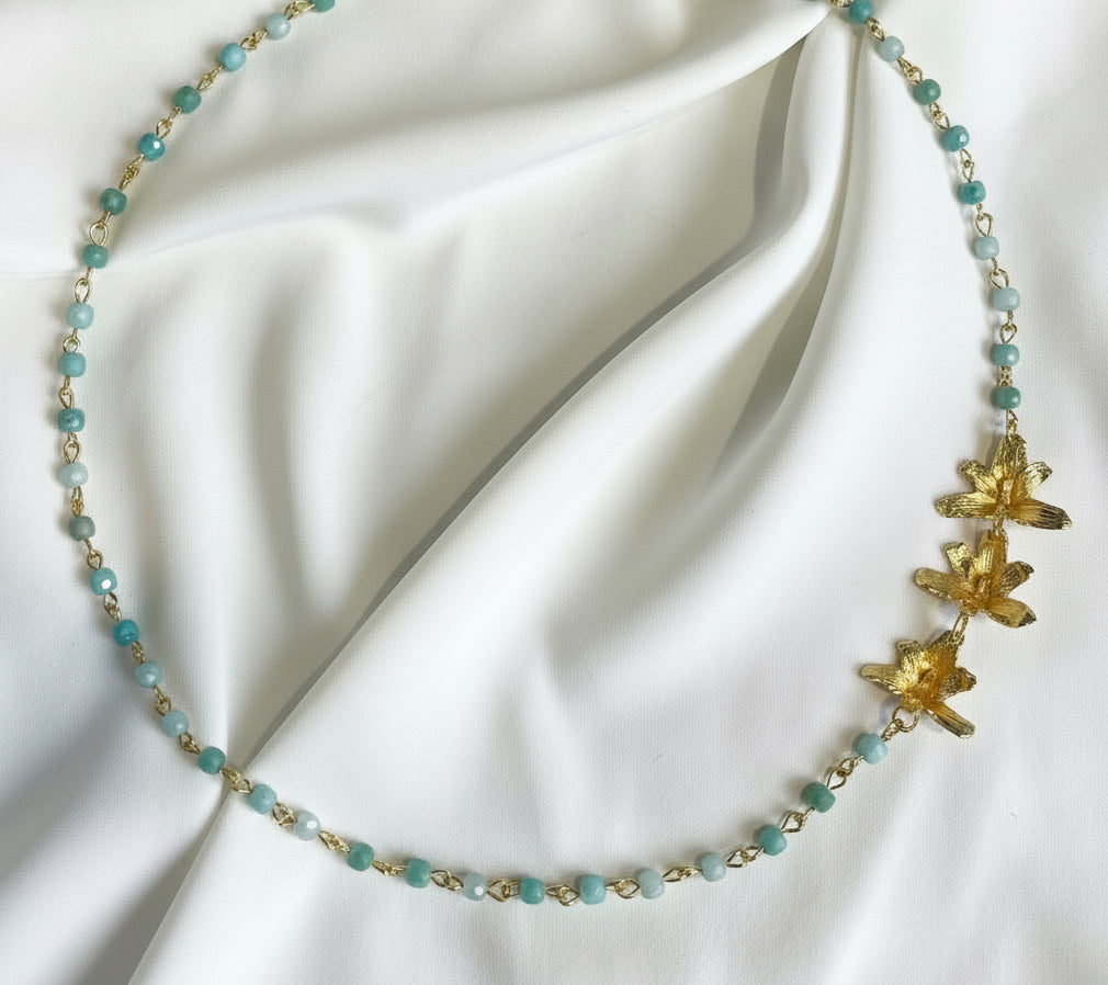 Collar Tres Orquidea Maxilaria Aguamarina