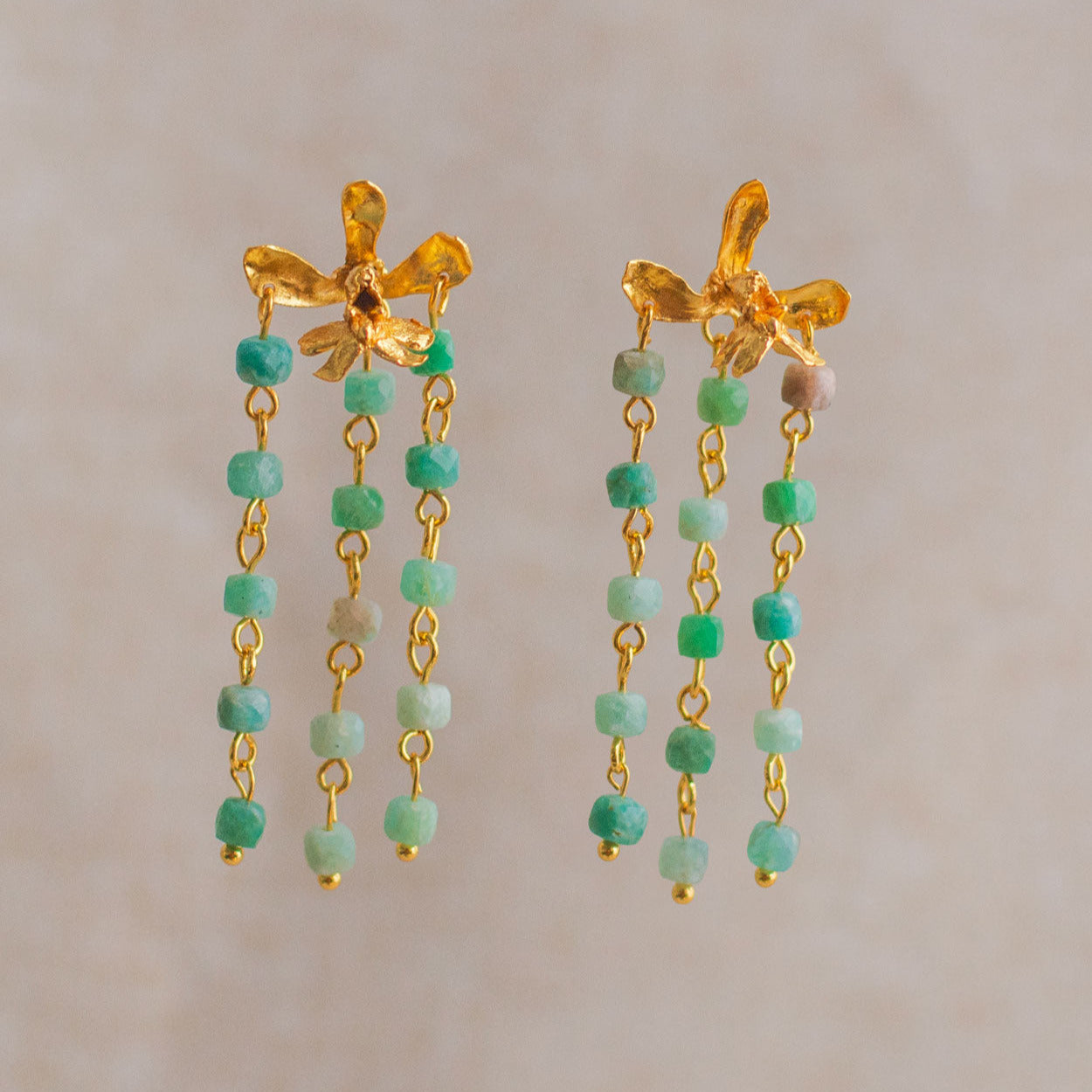 Aretes orquidea Capricornu con cuarzos aguamarina