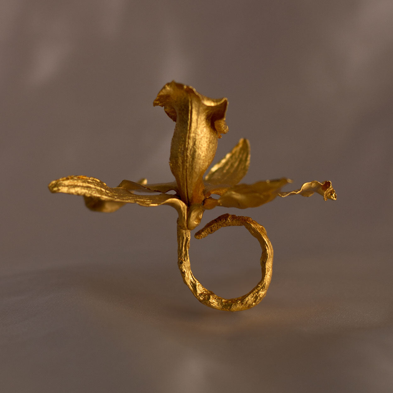 Luxurious Cattleya Orchid Ring in 24K gold plating, embodying the natural grandeur of Colombia's landscapes.