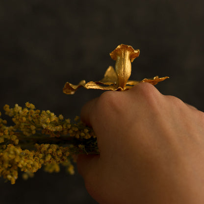 Luxurious Cattleya Orchid Ring in 24K gold plating, embodying the natural grandeur of Colombia's landscapes.