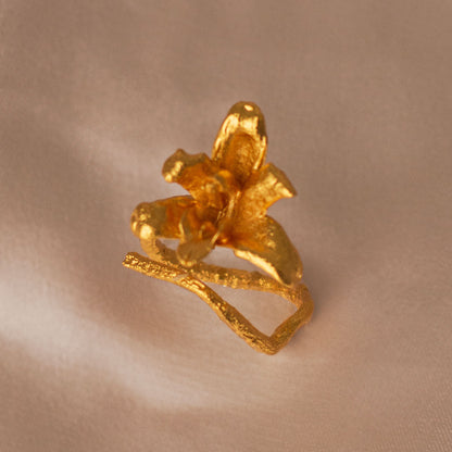 Elegant Maxillaria Orchid Ring plated in 24K gold, a unique piece that brings a piece of nature's beauty to your everyday elegance.