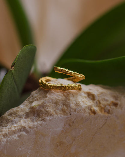 Elegant Twig Ring in 24K gold plating, a unique piece that brings the beauty of nature into artisanal sophistication