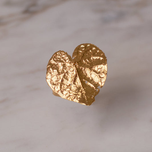 Close-up of Heart Leaf Ring showcasing the intricate details of the heart-shaped ivy leaf preserved in bronze and plated with 24k gold